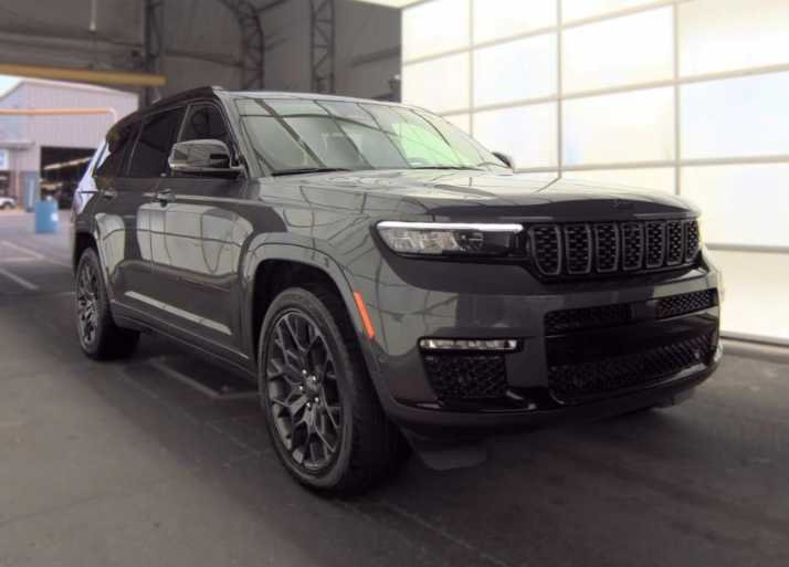 Used 2025 Baltic Gray Metallic Clearcoat Jeep Summit image 3