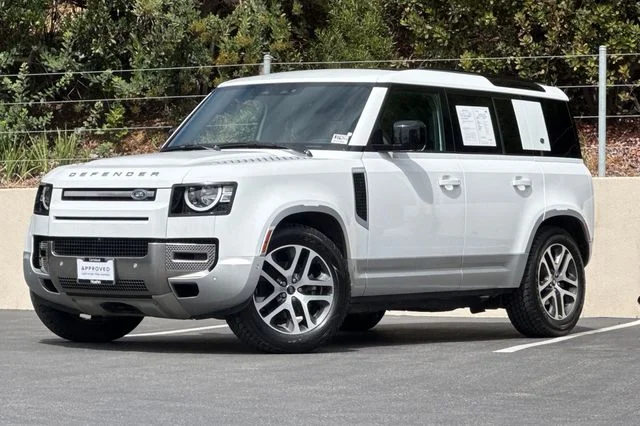 Used 2023 White Land Rover S image 1