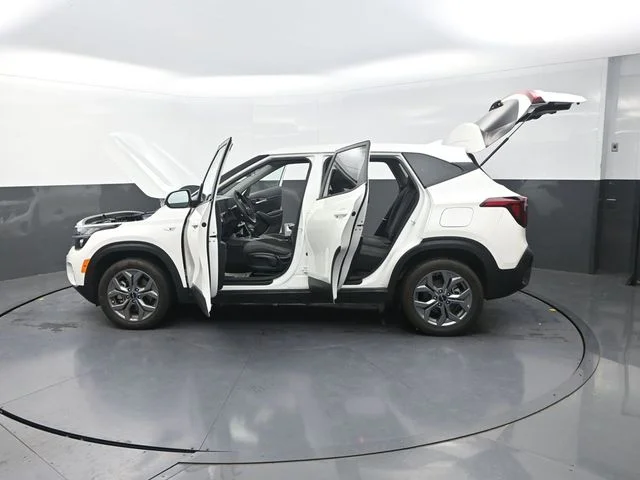 Used 2024 White Kia LX image 32