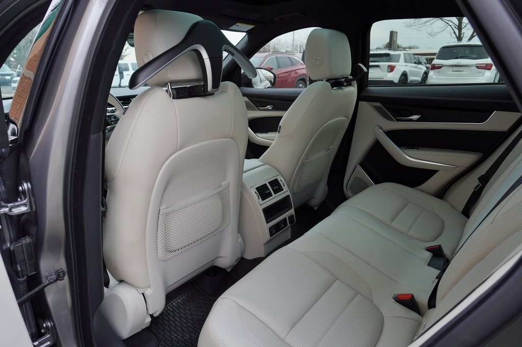 2025 JAGUAR F-PACE - Image 29
