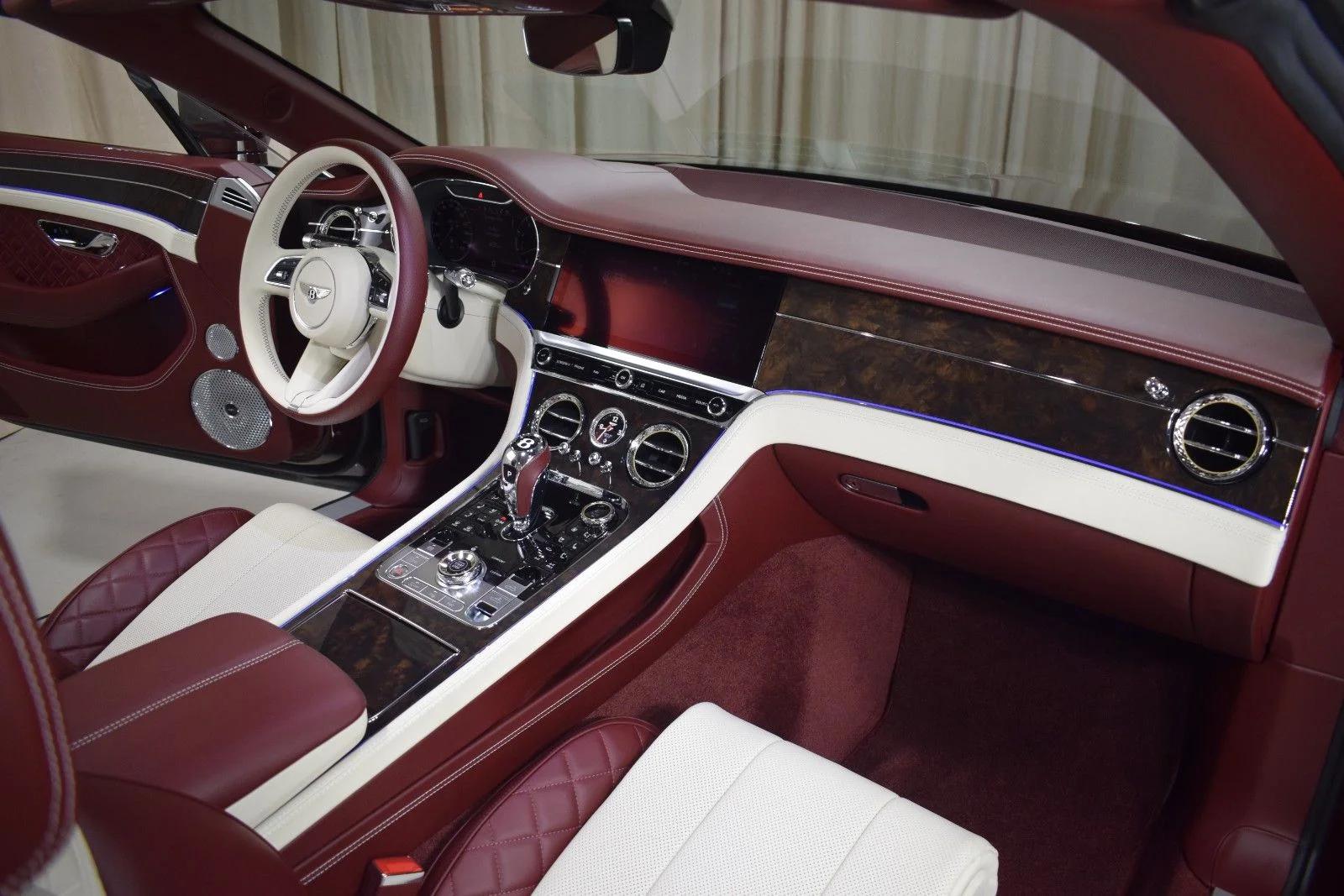 Used 2021 Red Bentley  image 24