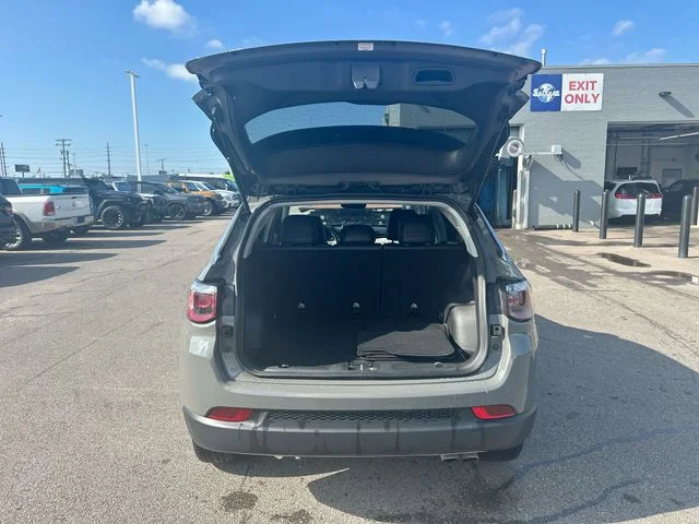Used 2022 Gray Jeep Limited image 24
