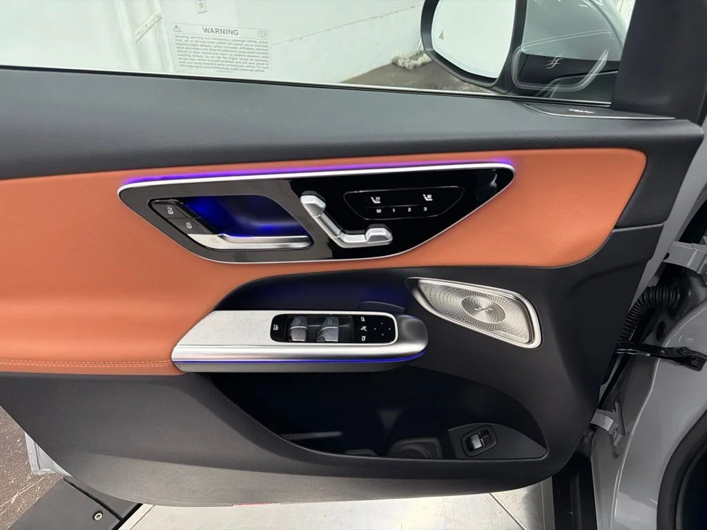 New 2027 White Mercedes-Benz GLC 300 image 16