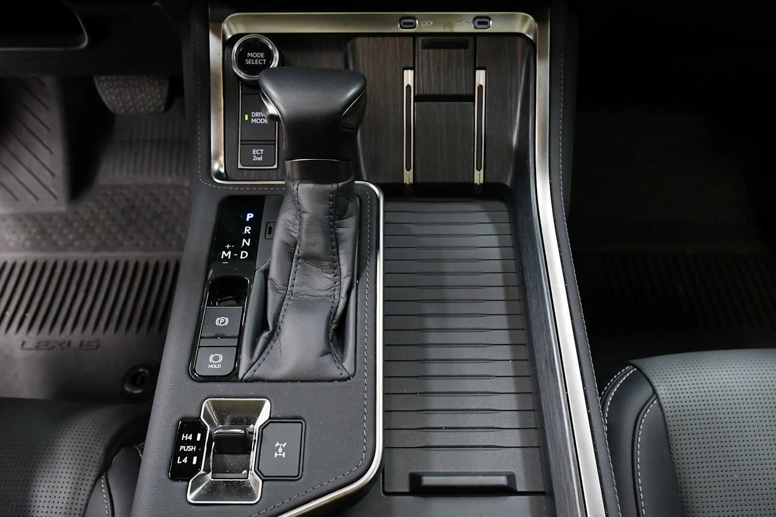 Certified Used 2025 CAVIAR Lexus Luxury+ image 21