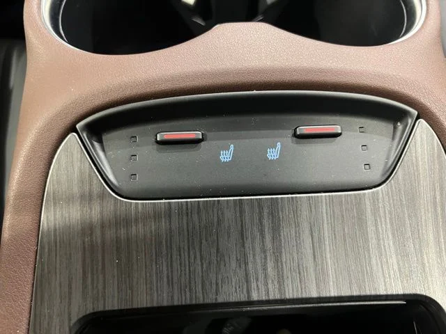 Used 2022 White Toyota XLE image 19