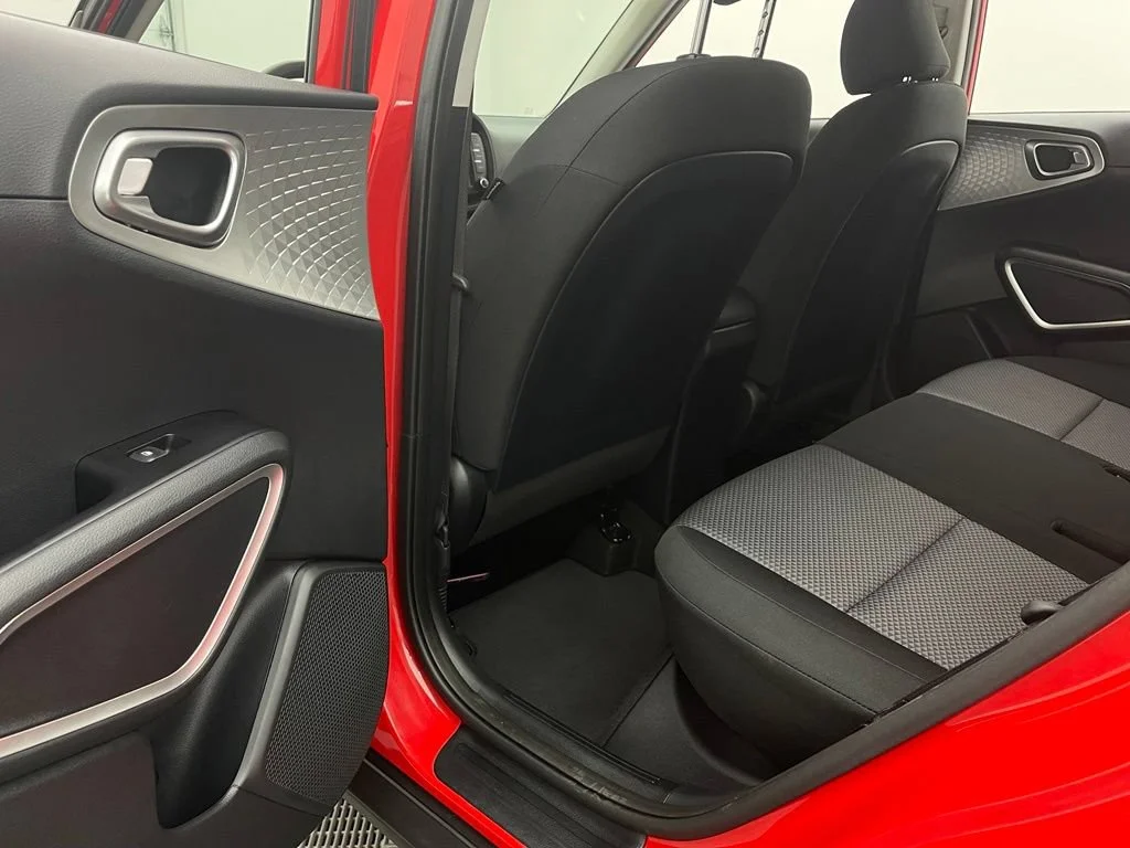 Used 2022  Kia LX image 34