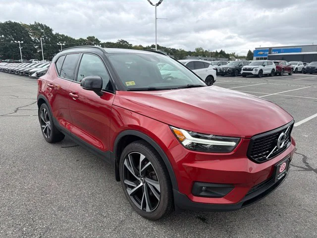 Used 2021 Red Volvo R-Design image 3