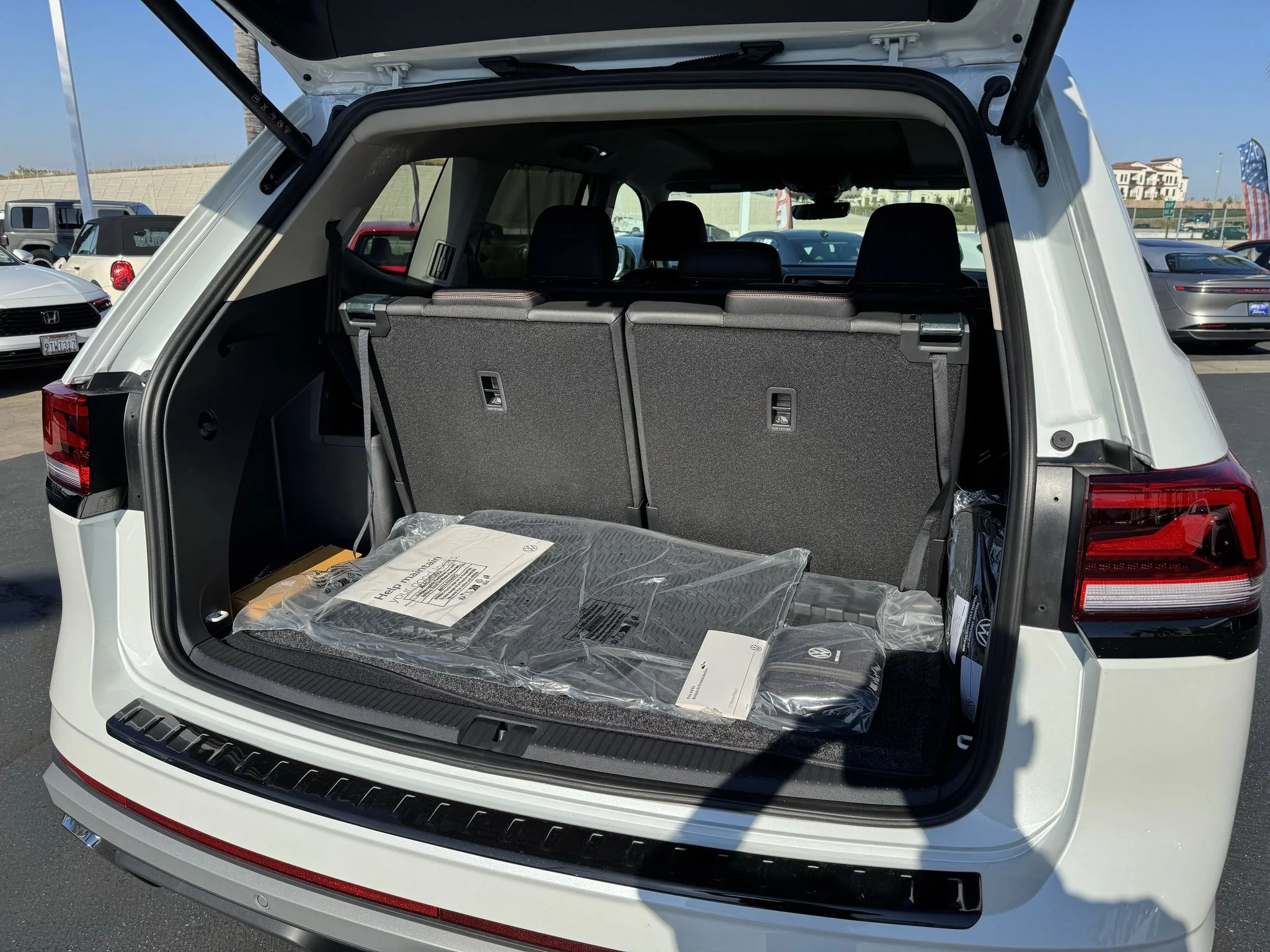 New 2026 Opal White Pearl Volkswagen 2.0T Peak Edition image 35