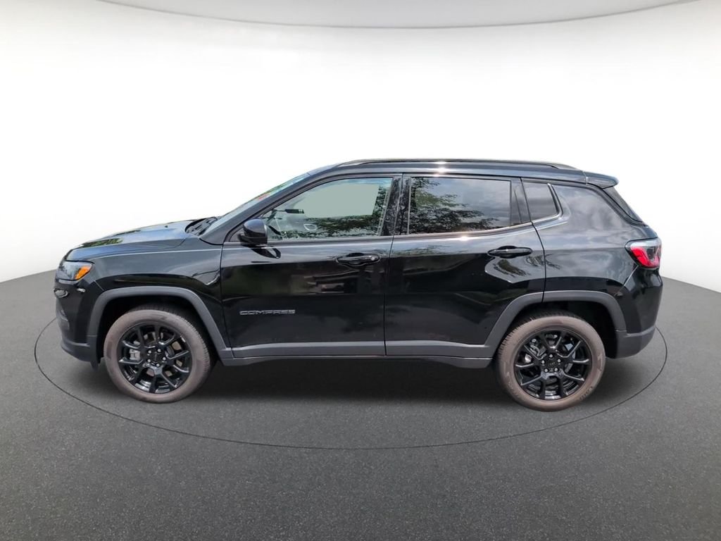 Certified Used 2023 Diamond Black Jeep Latitude image 12