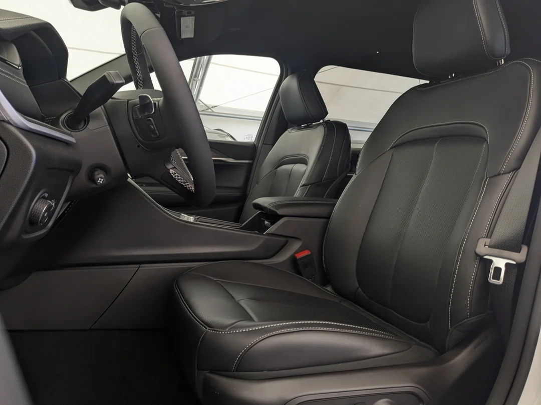 New 2026 White Jeep Limited - - 4x4 - Dual- Pane Panoramic Sunroof - Trailer Tow Pkg - 9 Spkr/Subwoofer & More! image 15