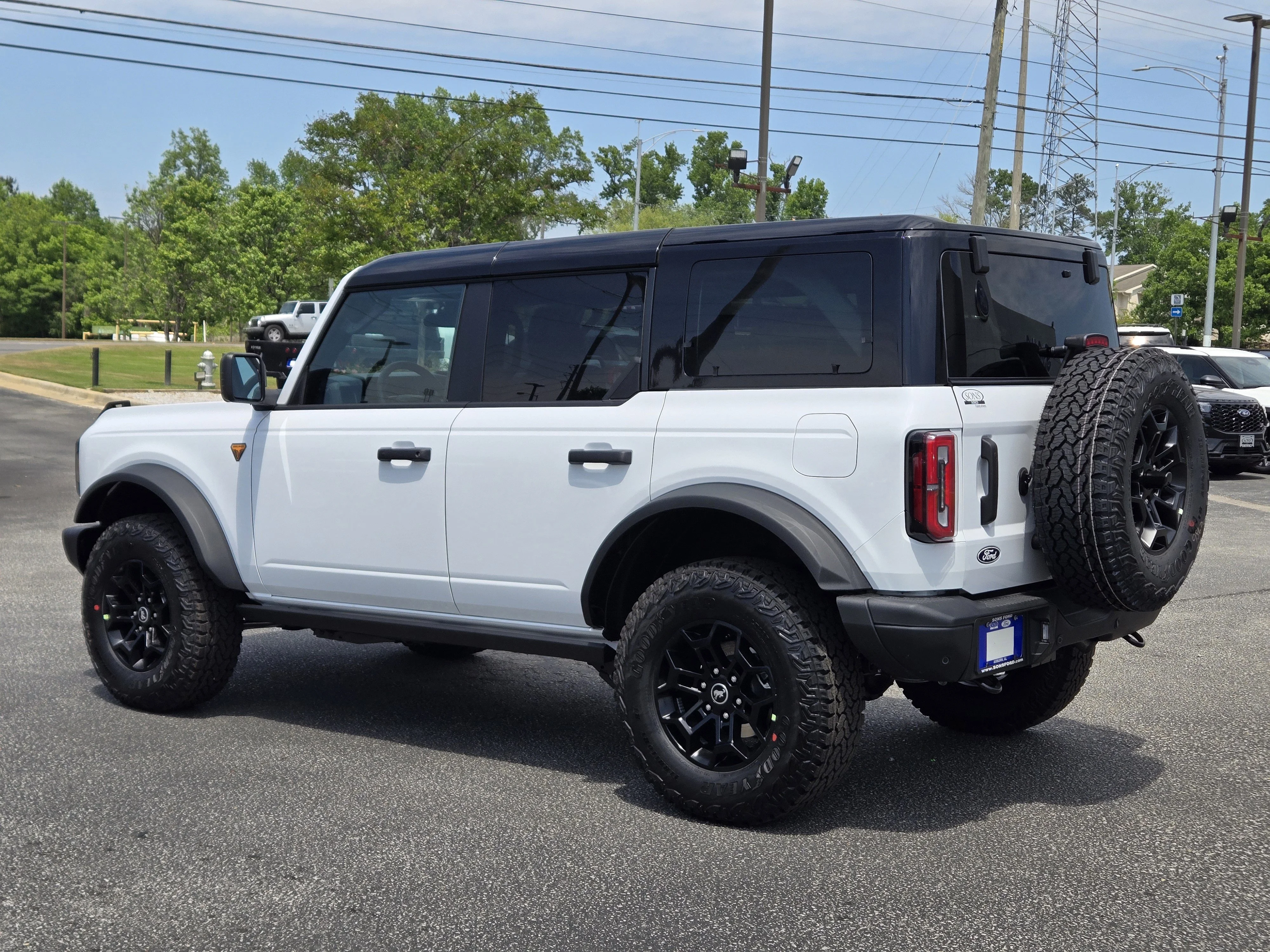 New 2026 Oxford White FORD Badlands image 12