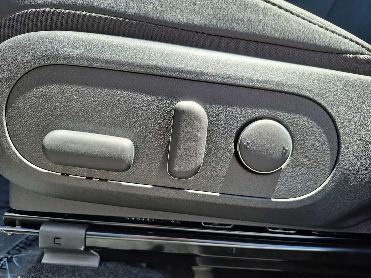 New 2026 Cyber Gray Metallic Hyundai Limited AWD image 17
