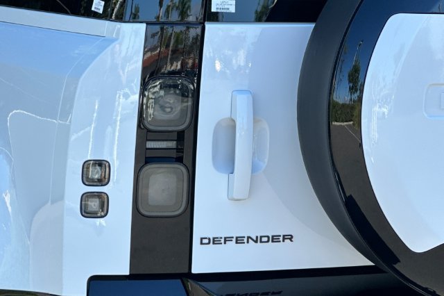 New 2026 Fuji White Land Rover X-Dynamic SE image 26