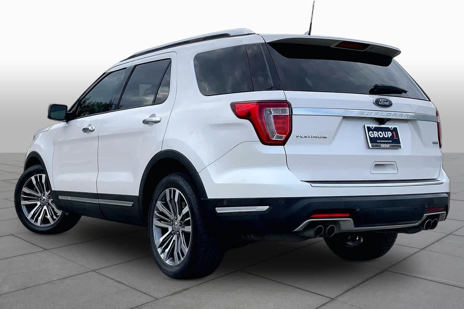 Used 2019 White Platinum Metallic Tri-Coat Ford Platinum image 12