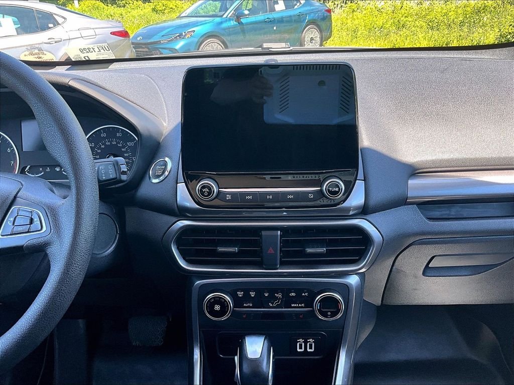 Used 2022 Silver Ford SE image 18