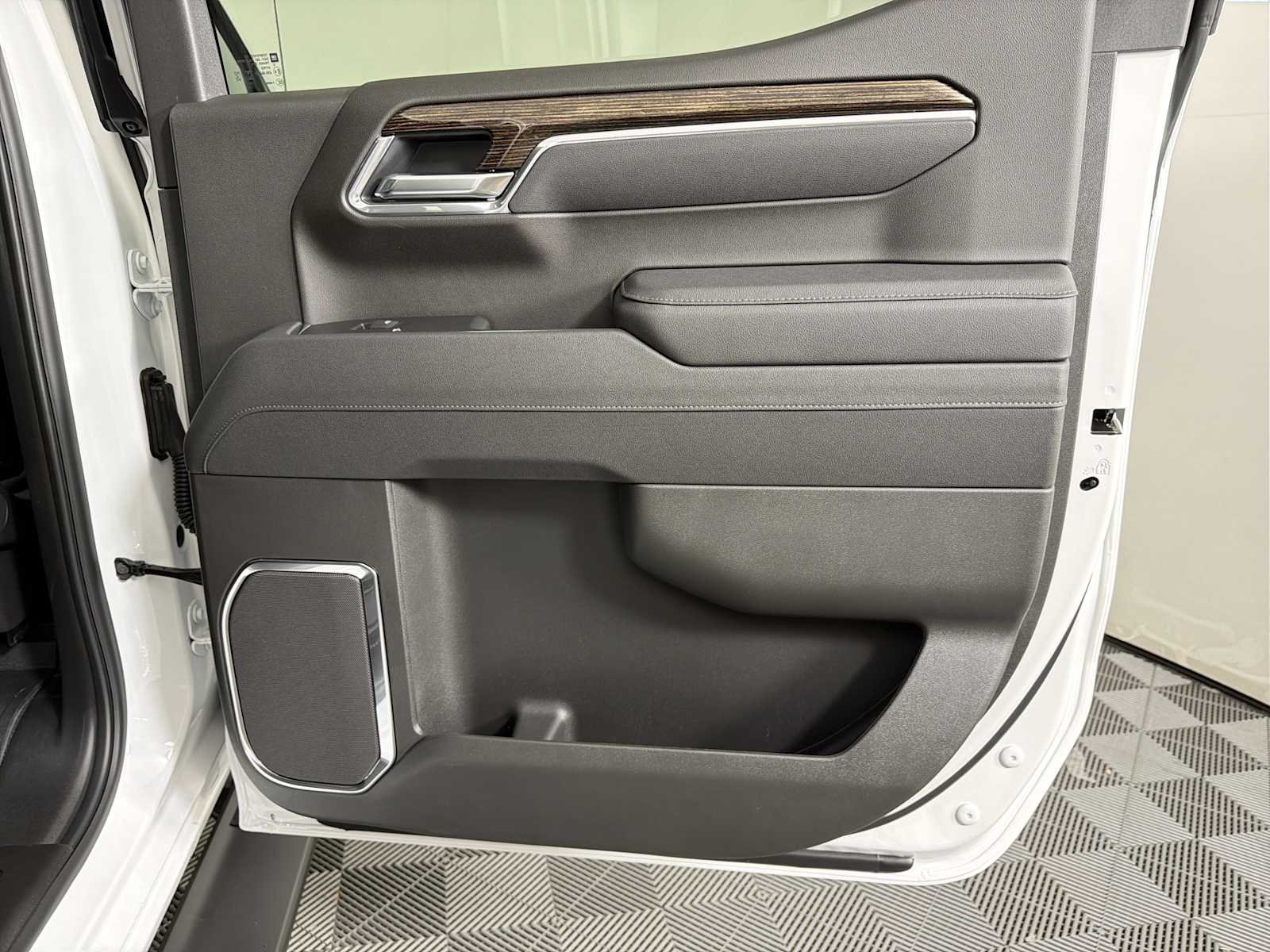 New 2026 Summit White GMC Elevation image 14