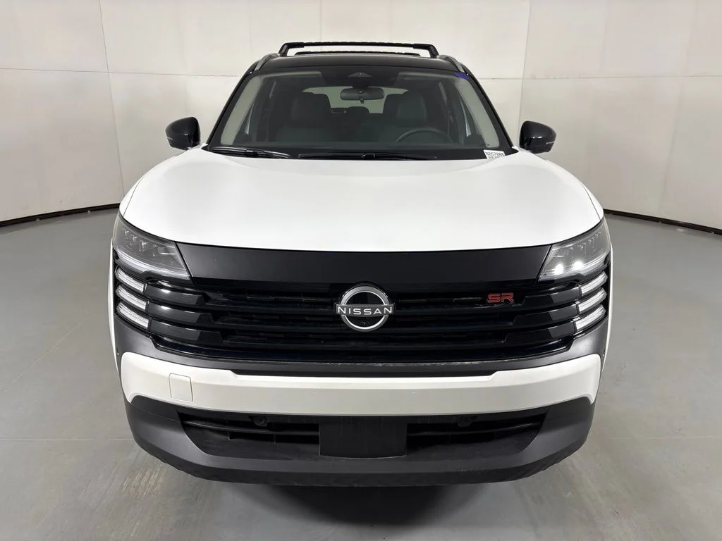 New 2026 Aspen White TriCoat / Super Black Two-tone Nissan SR image 3