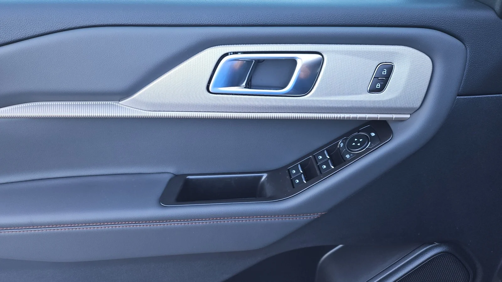 New 2026 Carbonized Gray Metallic Ford Active RWD image 6