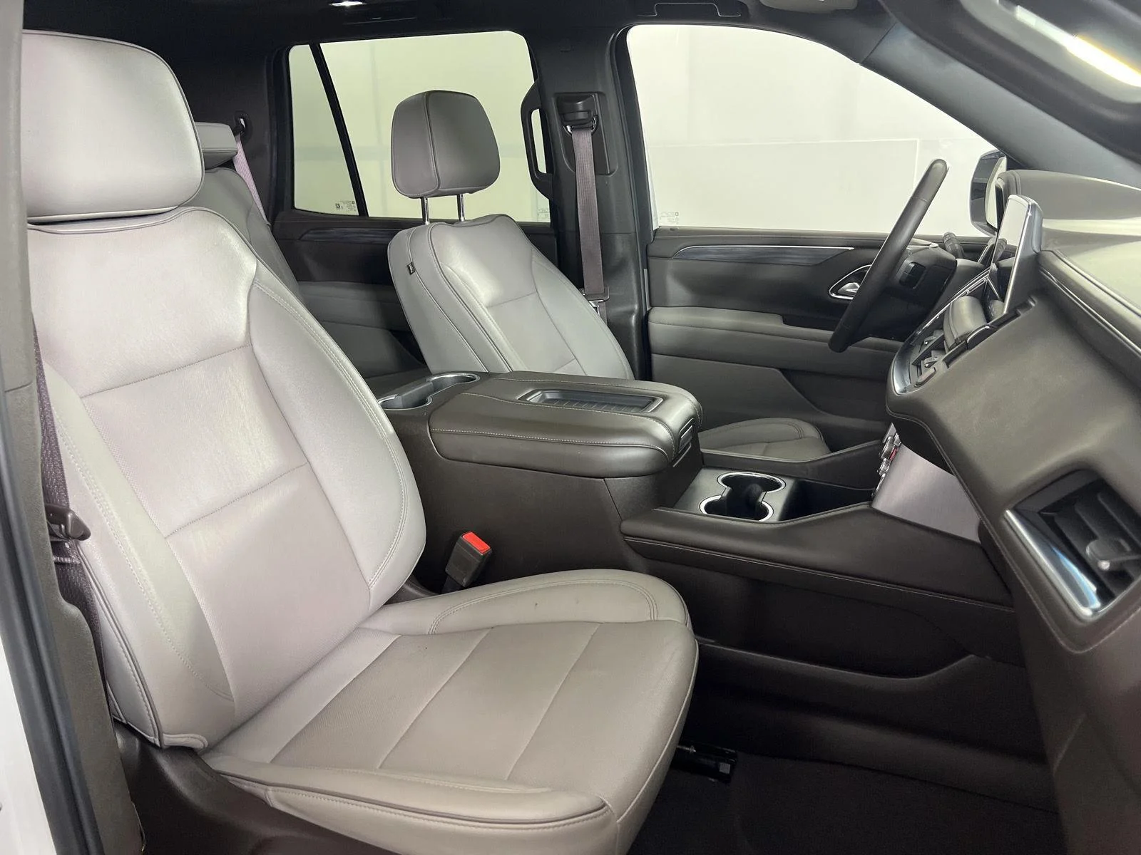 Used 2022 White Frost Tricoat GMC SLT image 30