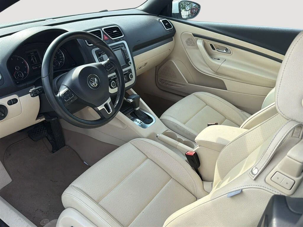 Used 2010 WHITE Volkswagen Komfort image 2