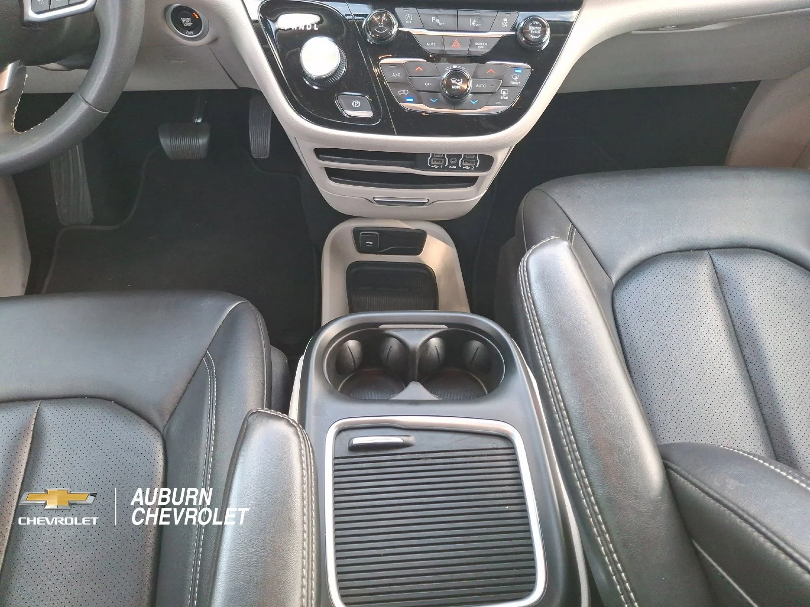 Used 2024 Silver Chrysler Touring L image 12