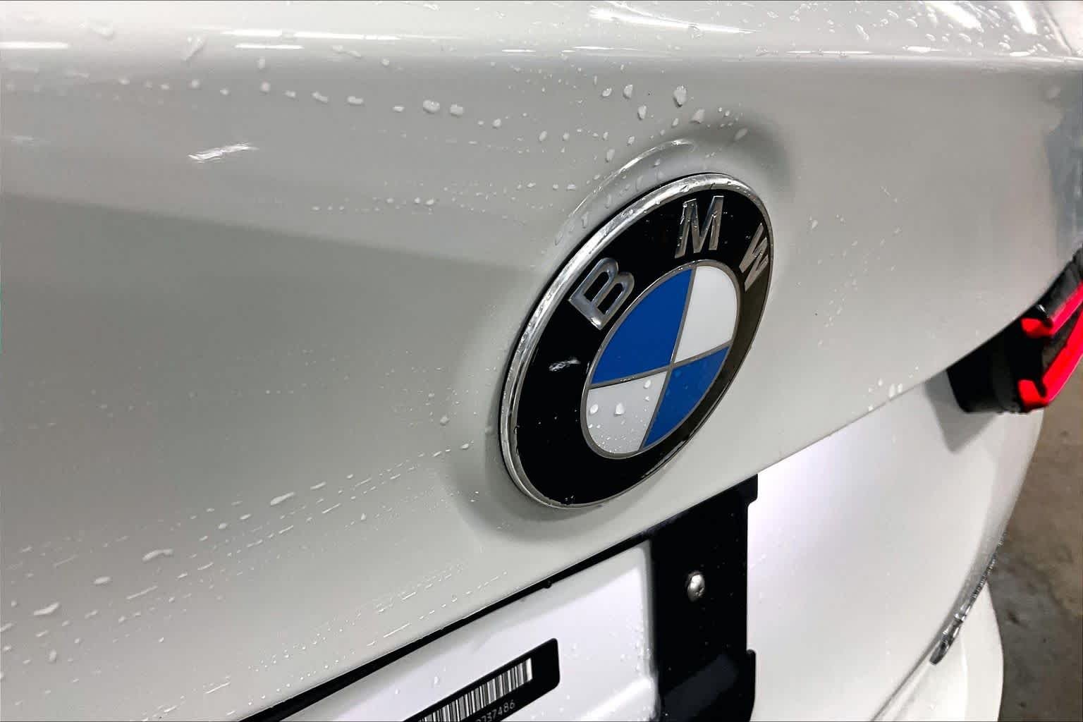 Used 2022 Alpine White BMW xDrive30i image 30