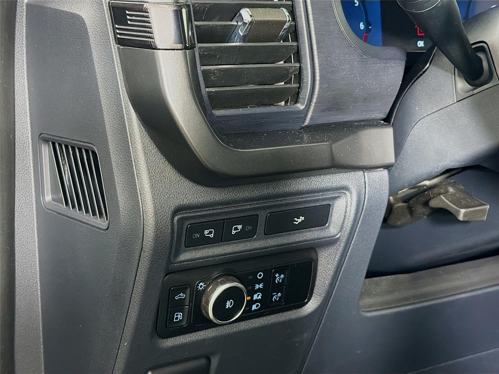 Used 2024 Iconic Silver Ford XLT image 10