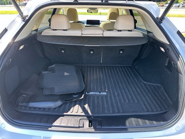 Used 2022 White Lexus 450h image 42