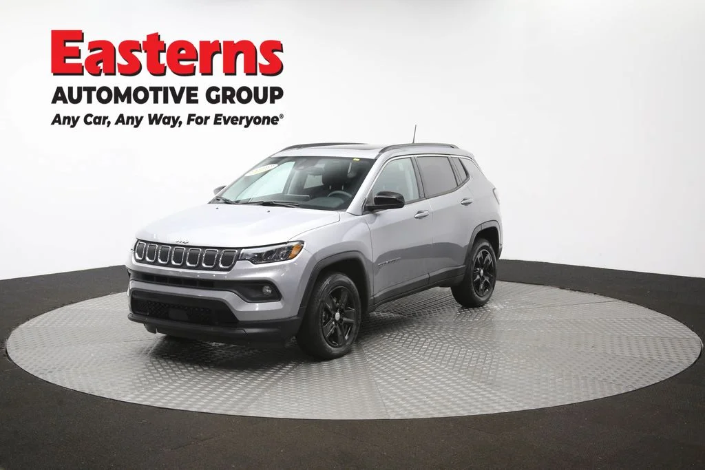 Used 2022 Silver Jeep Latitude image 57