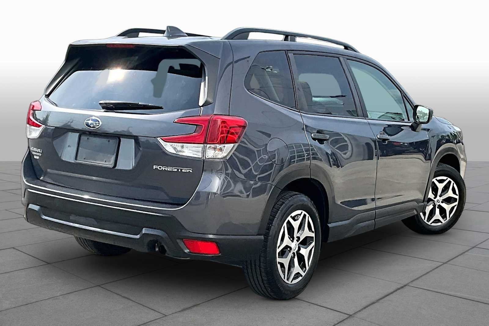 Used 2021 Magnetite Gray Metallic Subaru Premium image 13