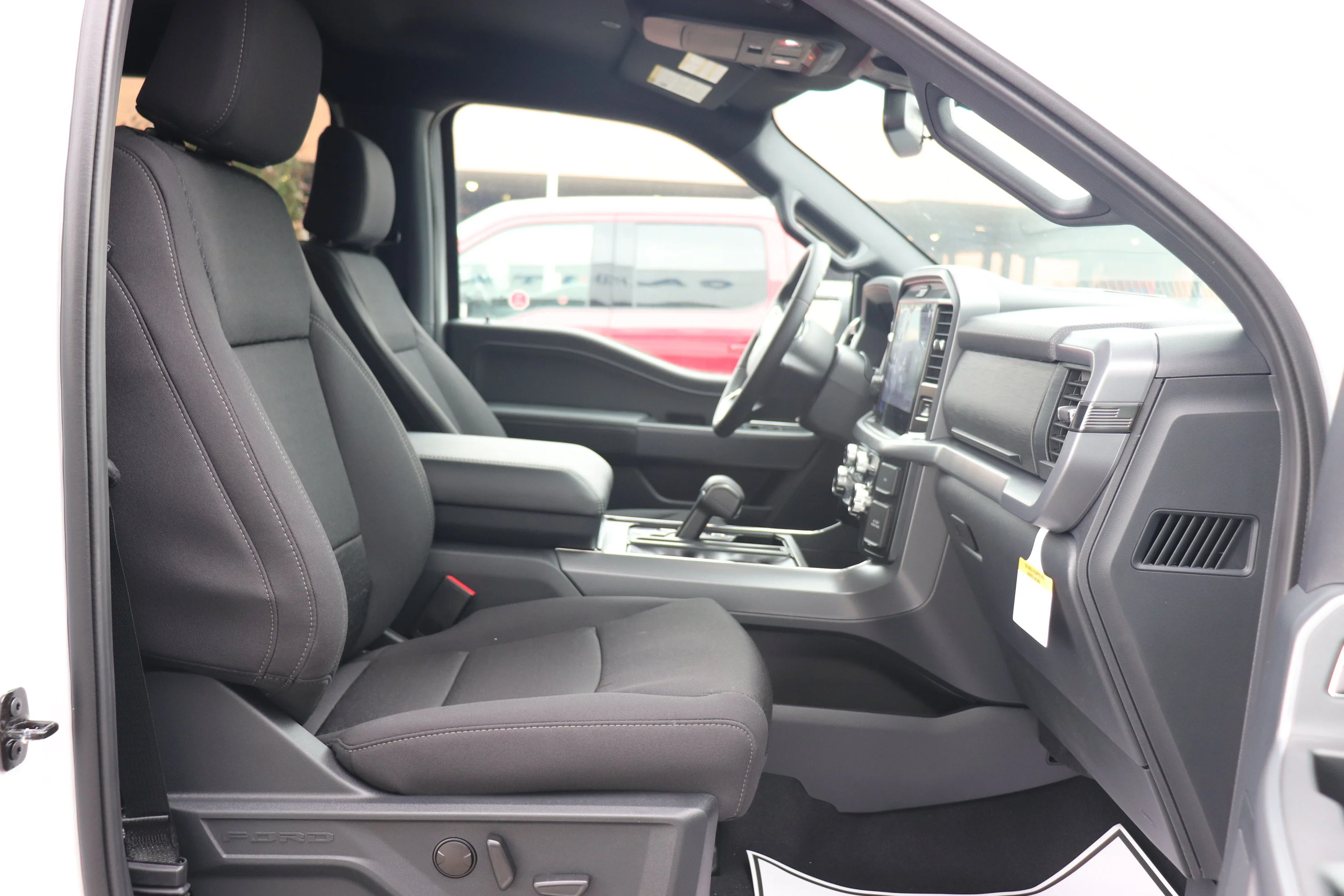 New 2026 OXFORD WHITE Ford XLT image 9