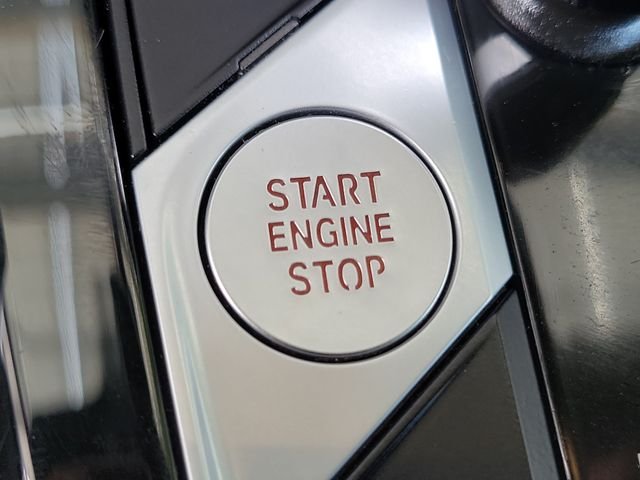 Used 2022 White BMW sDrive30i image 12