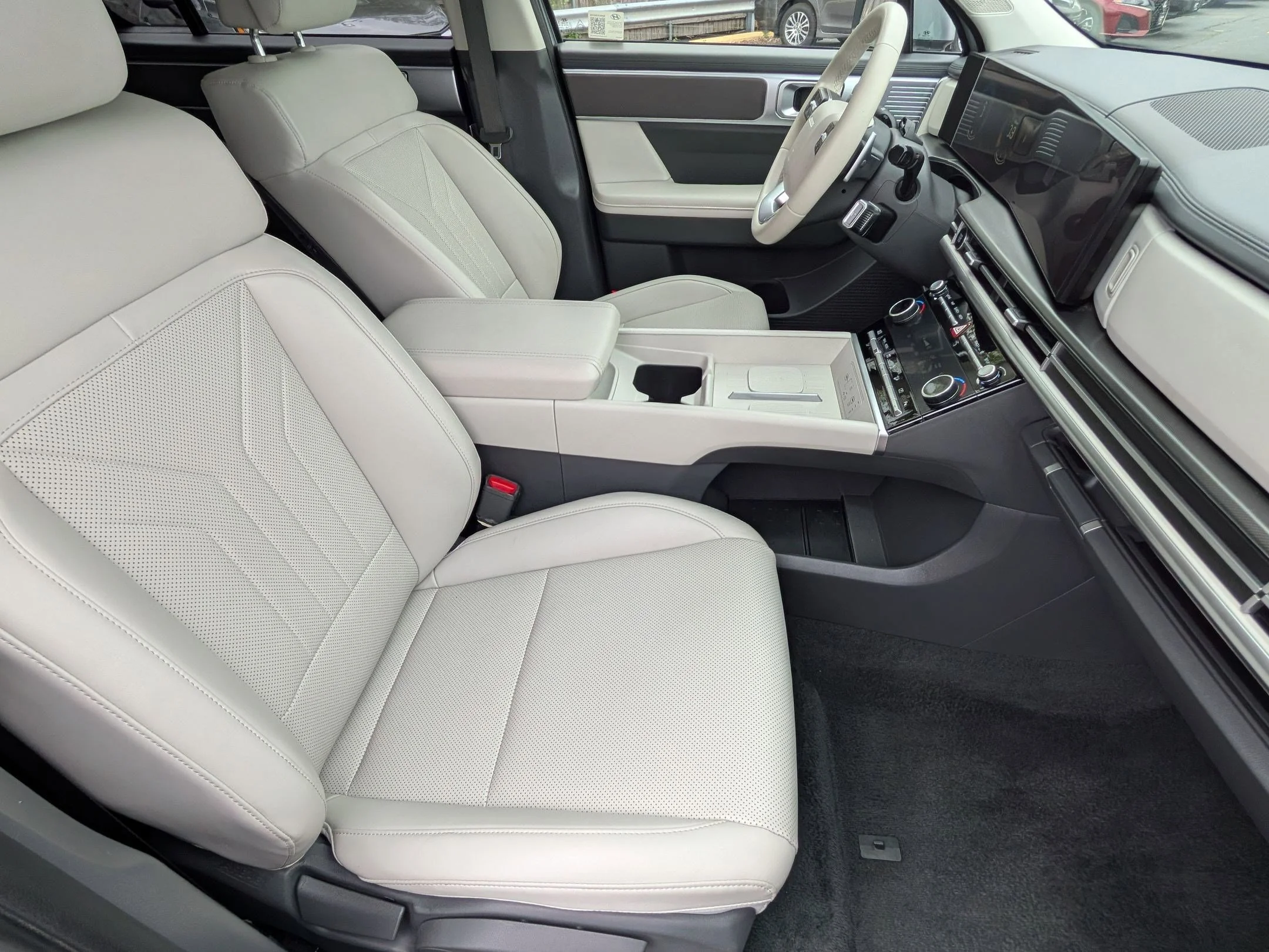 Used 2025 Shimmering Silver Pearl Hyundai SEL image 25