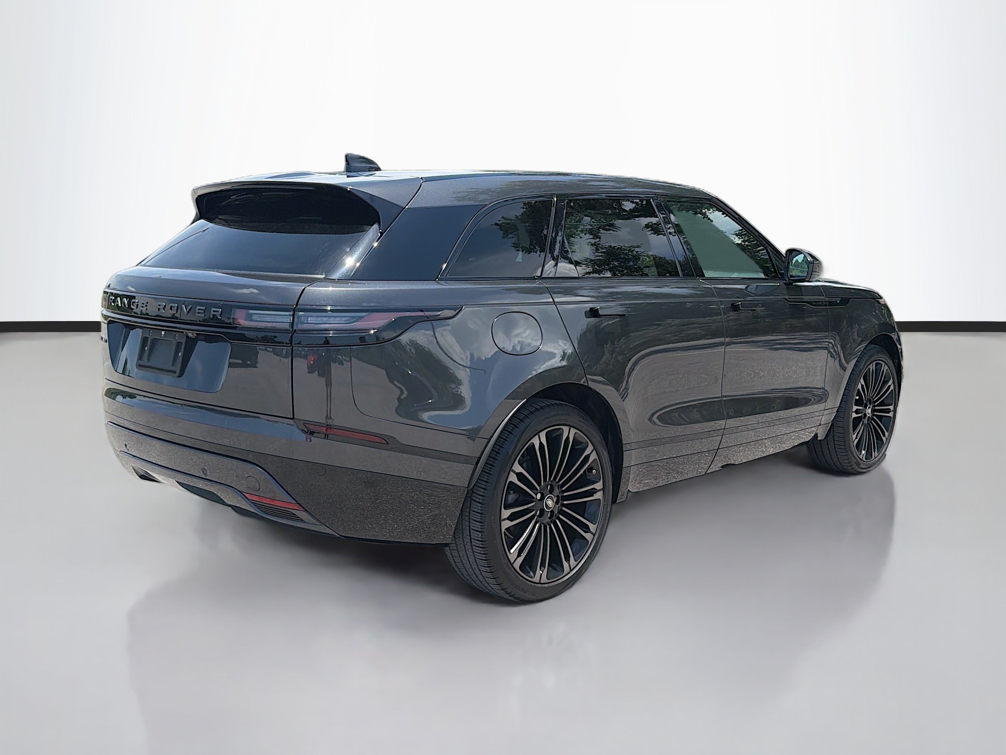 Certified Used 2026 Carpathian Grey Premium Metallic Land Rover Dynamic SE image 5