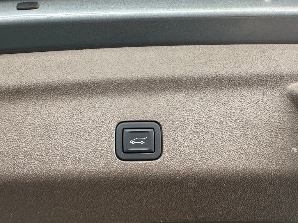 Used 2023 Silver GMC Denali image 35