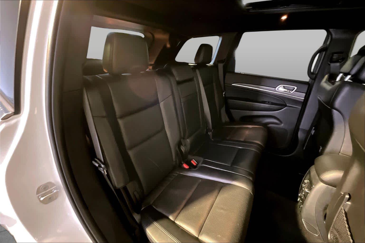Used 2019 Bright White Clear Coat Jeep Limited image 20