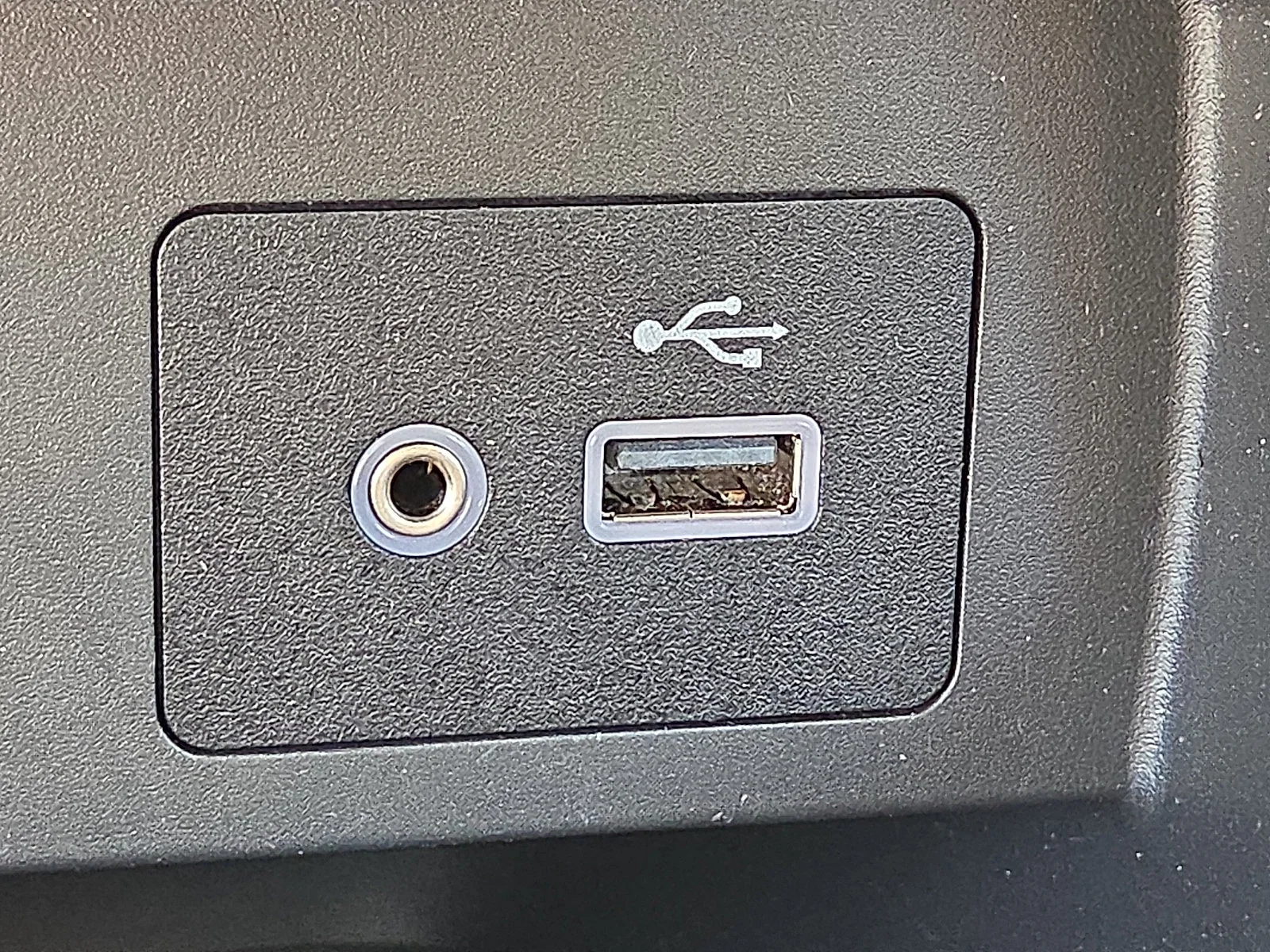 Used 2024 Aspen White Tricoat Nissan SV image 19