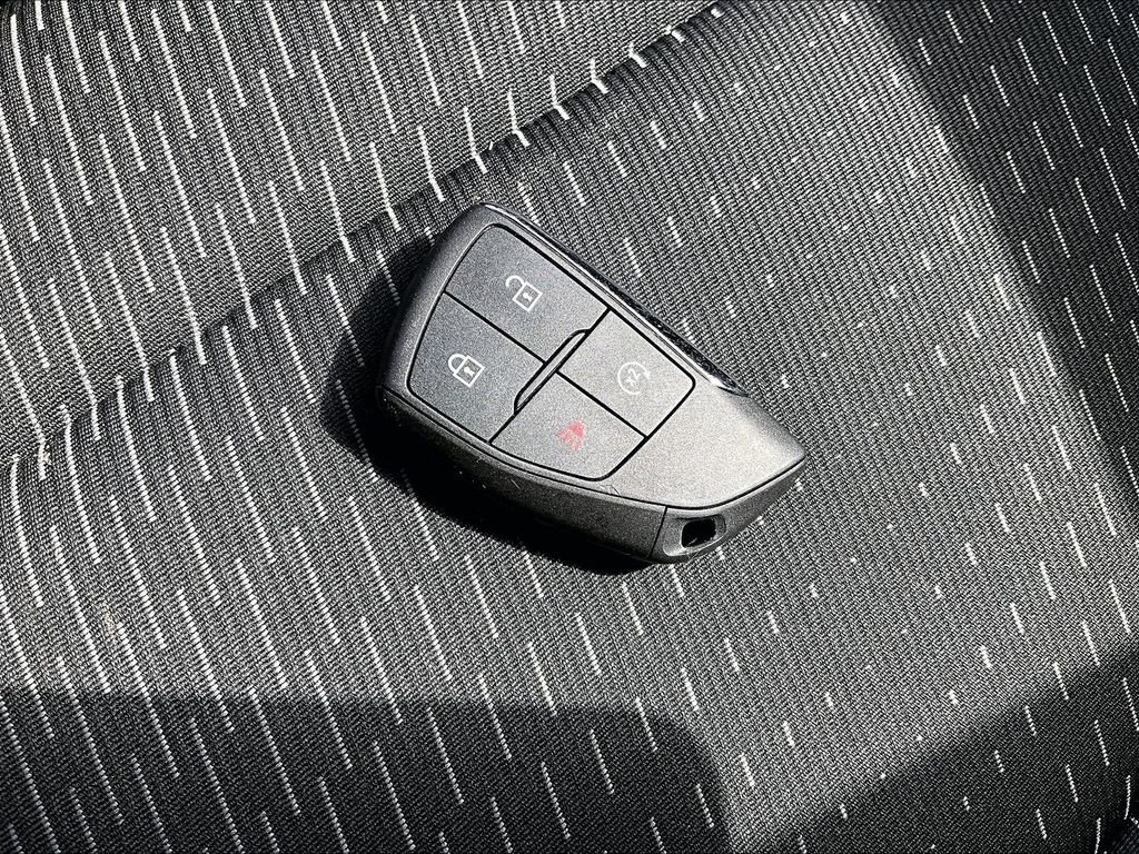 Used 2025 White Chevrolet LT image 28