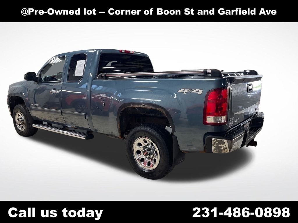Used 2010  GMC SL image 5