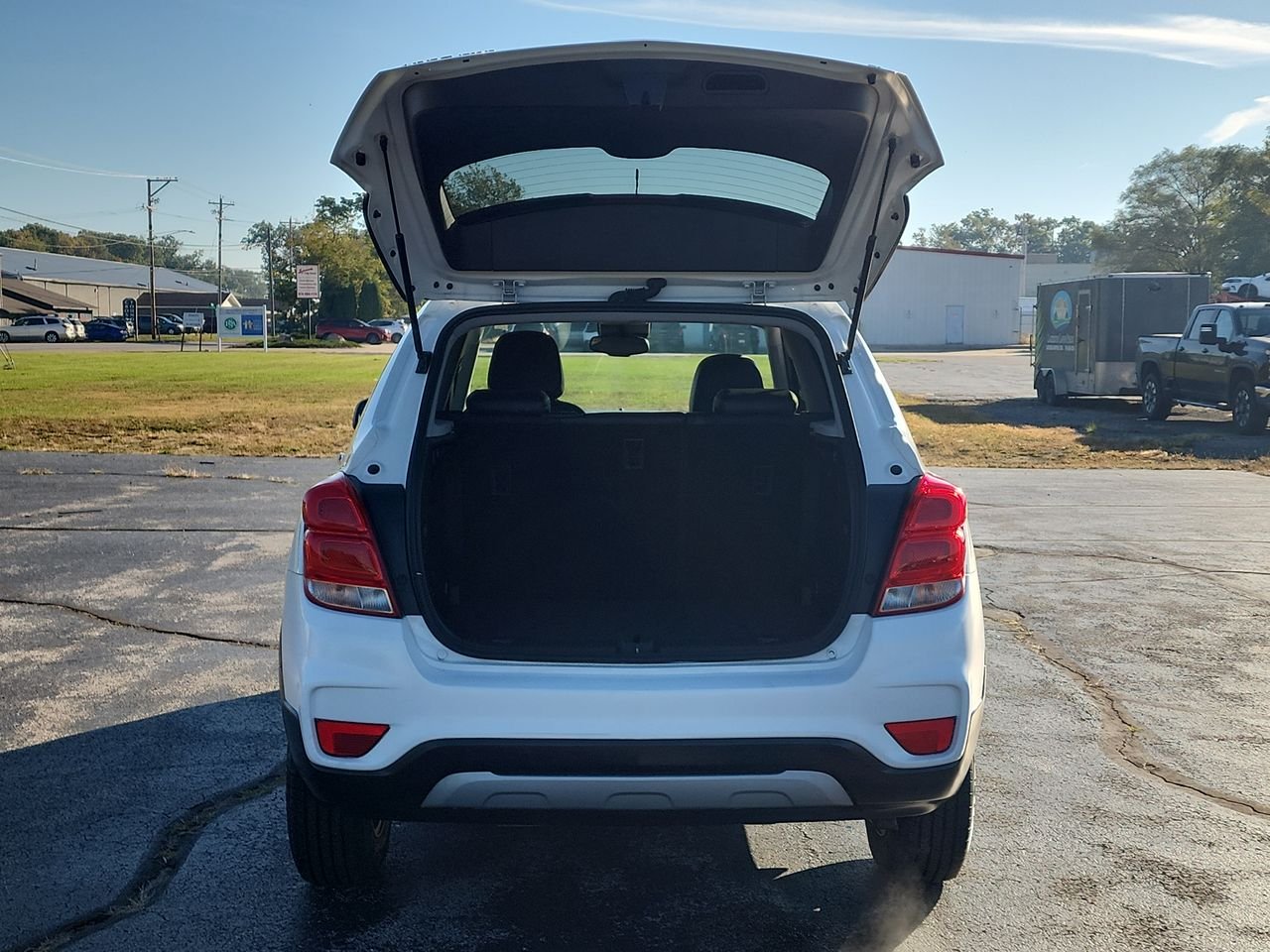 Used 2018 SUMMIT WHITE Chevrolet LT image 22