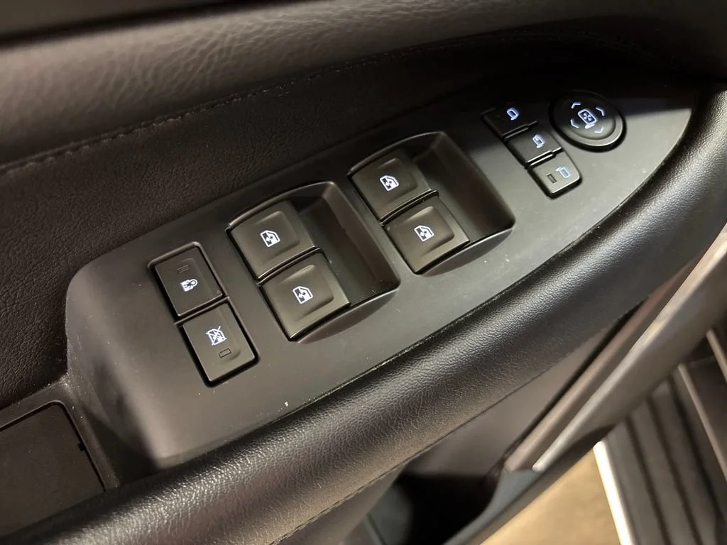 Used 2018 DARK GRANITE METALLIC Cadillac Premium Luxury image 23