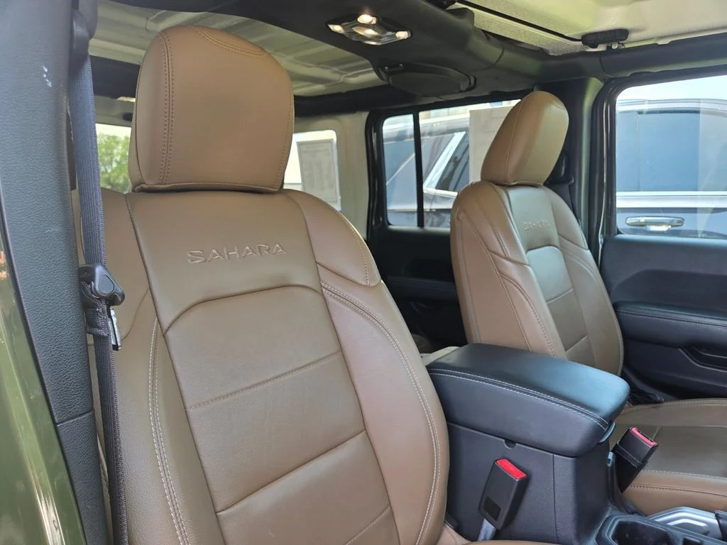 Used 2020 Green Jeep Unlimited Sahara image 28