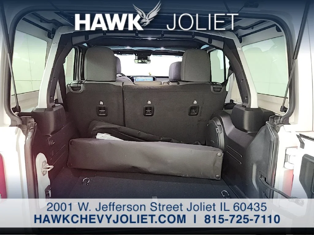 Used 2024 White Jeep Sahara image 21