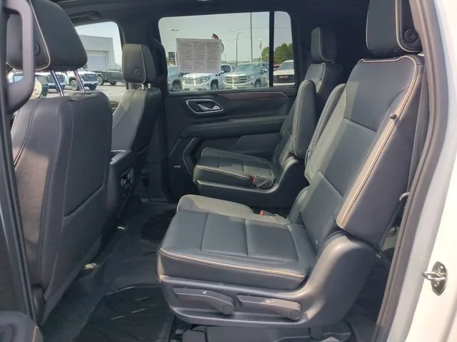 Used 2023 SUMMIT WHITE Chevrolet Premier image 30