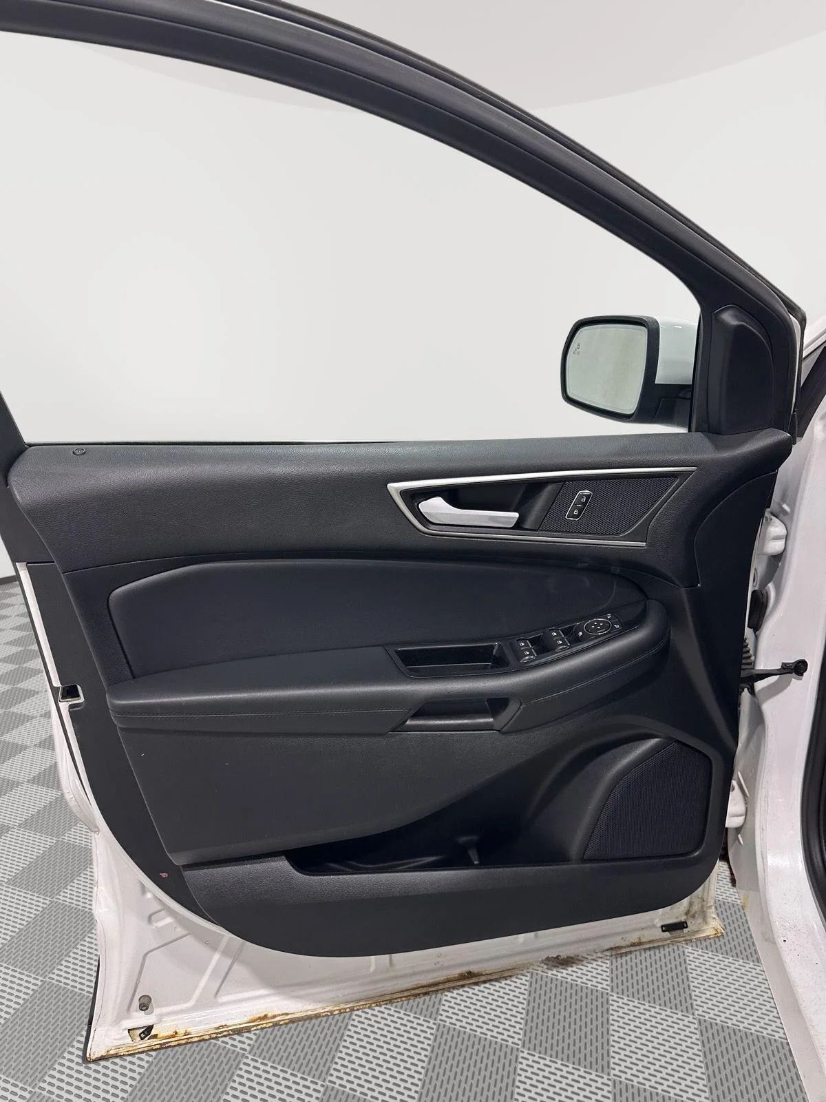Used 2016 Oxford White Ford SEL image 20