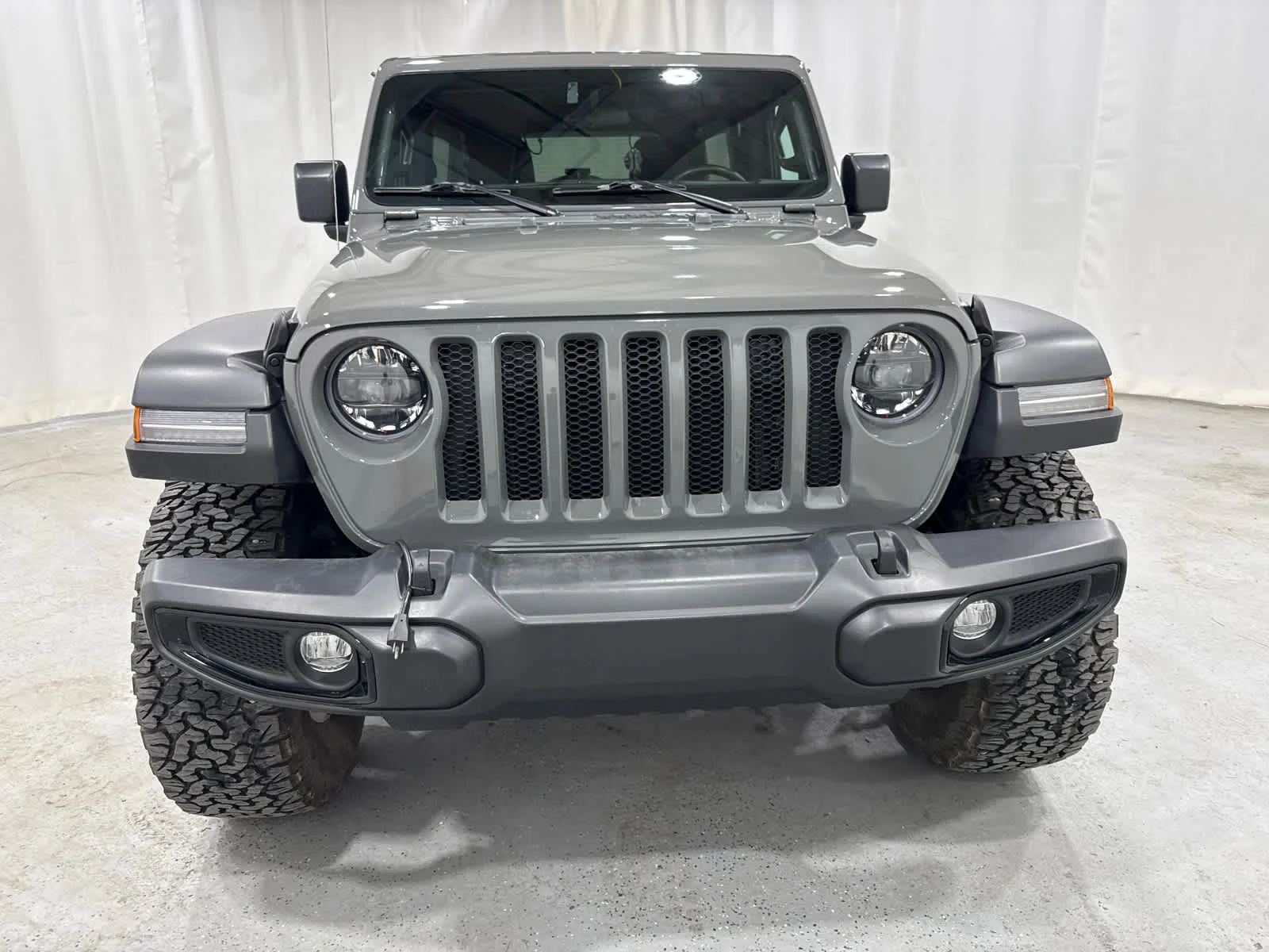 Used 2023 Gray Jeep 4-Door High Tide 4x4 image 8