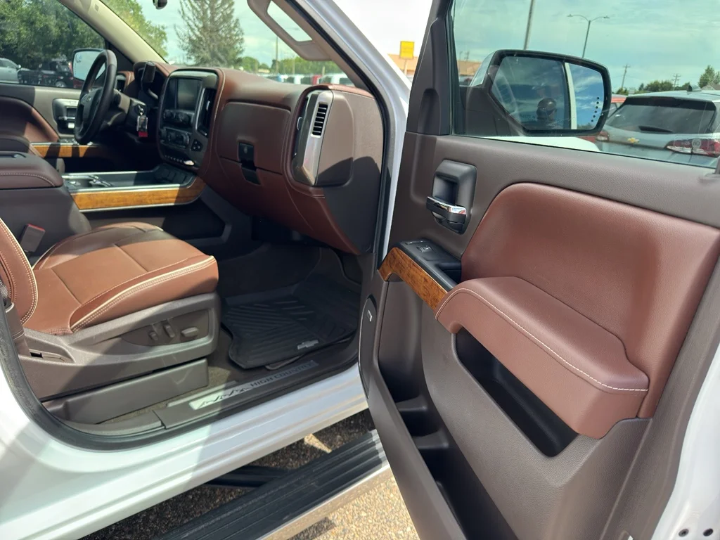 Used 2017 Iridescent Pearl Tricoat Chevrolet High Country image 15