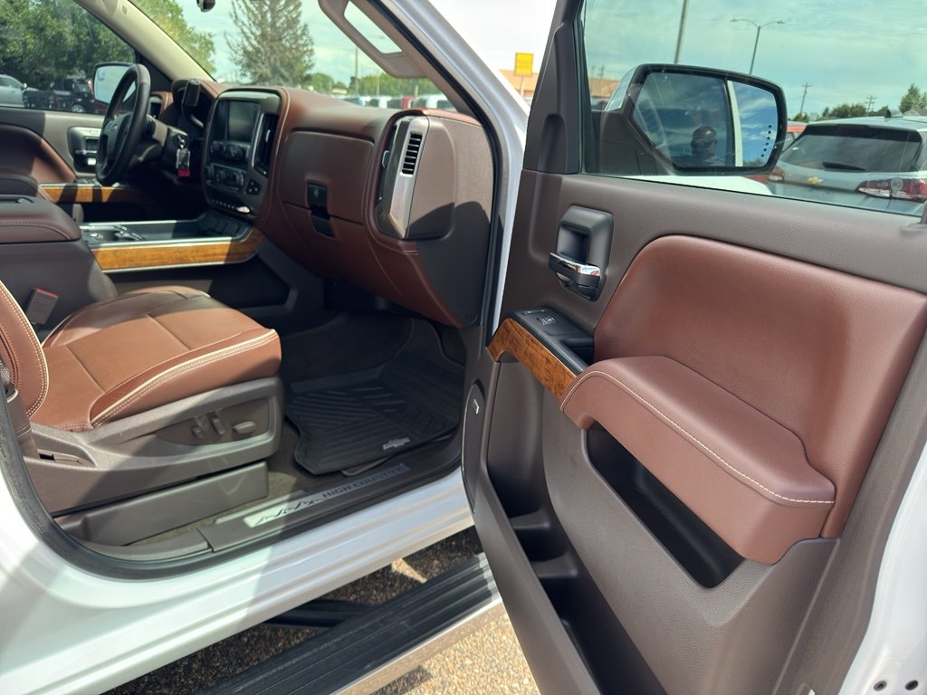 Used 2017 Iridescent Pearl Tricoat Chevrolet High Country image 15
