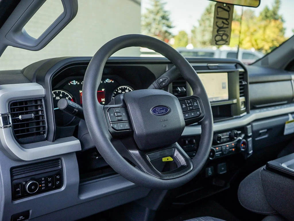 New 2027 Oxford White Ford F-350® XLT image 13