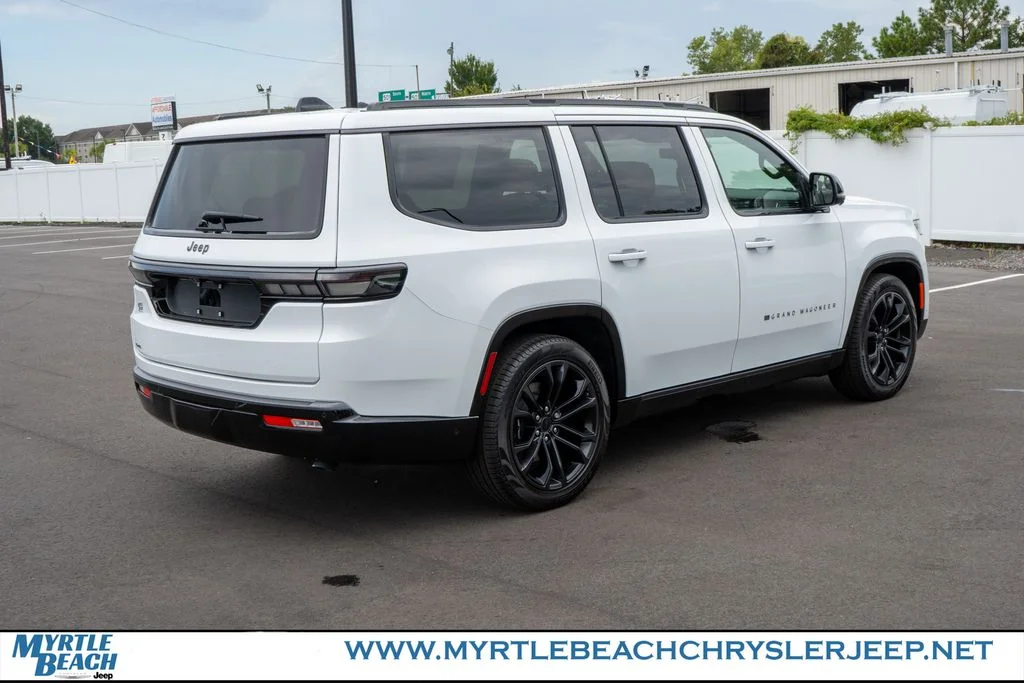 New 2026 Bright White Clear-Coat Exterior Paint Jeep Summit Reserve image 5